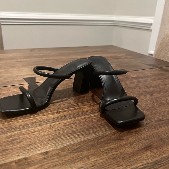 Michael Shannon black sandals - Picture 3 of 4